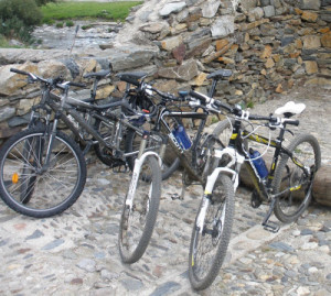 Aparca bicis en el Monasterio de Montgarri