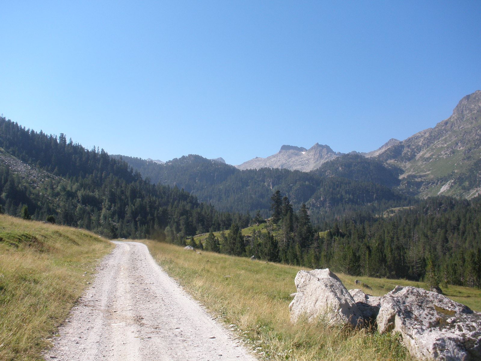 Vista de Colomers desde los baños de Tredos